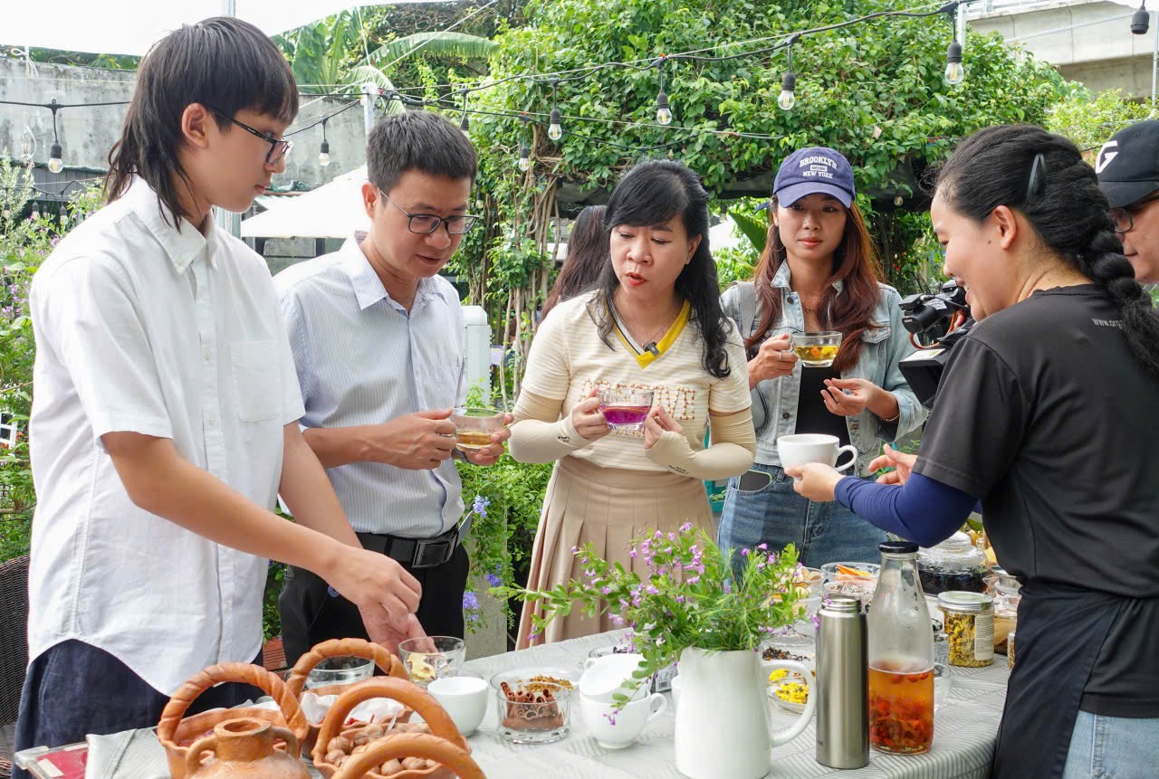 Garden Market · Organic Trust
